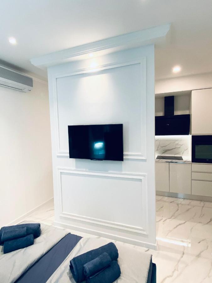 Six Apartment
