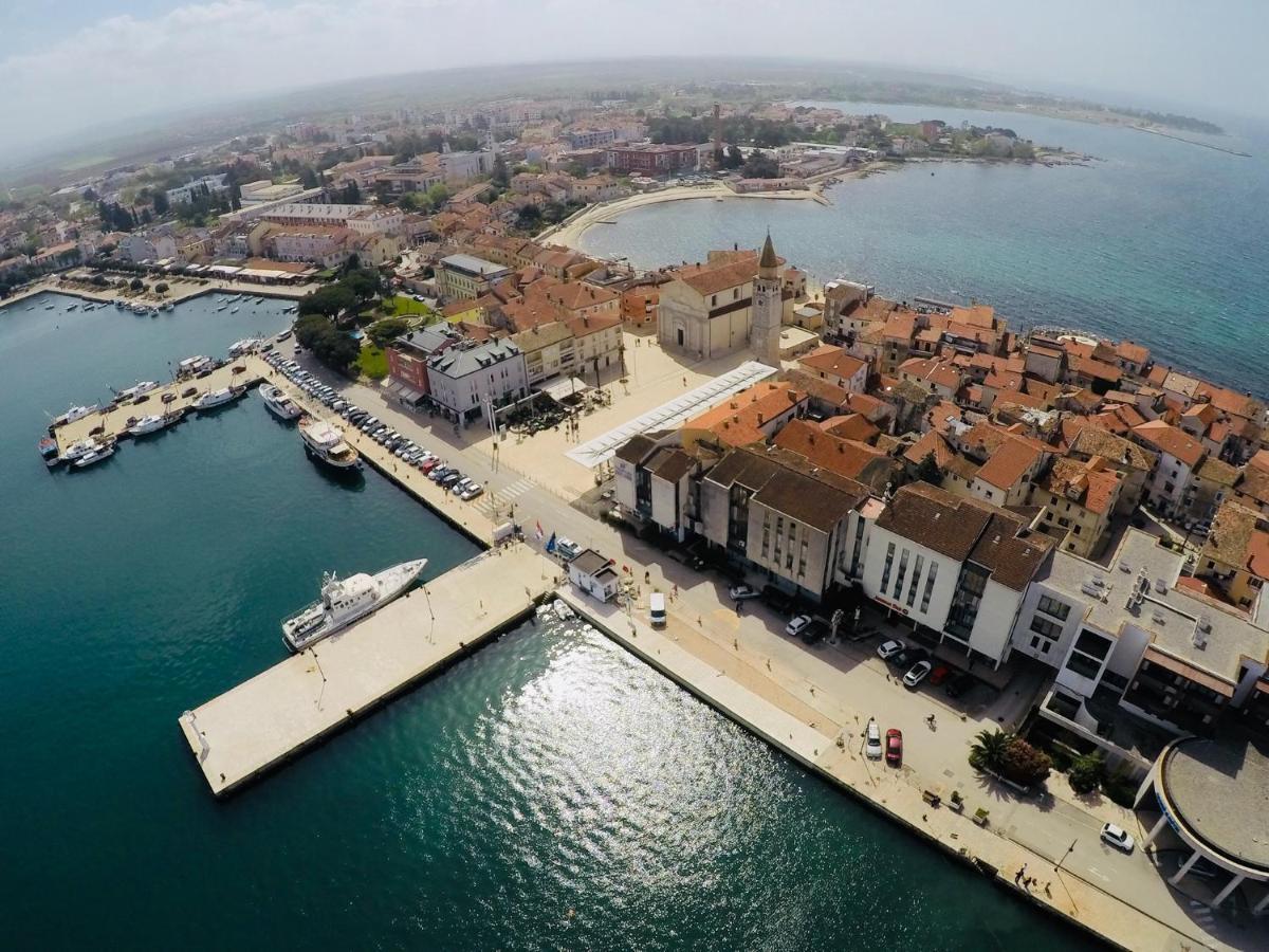 Six * Umag